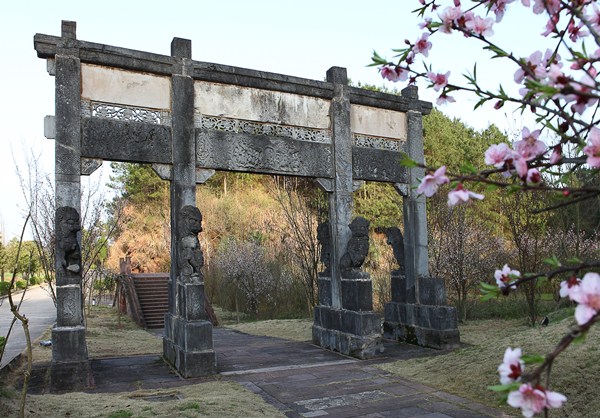 古城岩景区（AAAA级）