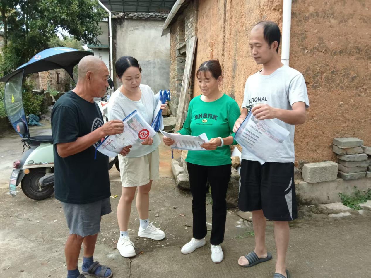 休宁县：民生“政策礼包”进万家